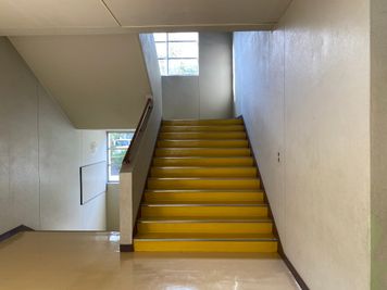 八ヶ岳コモンズ 屋上（2階より上の階段と踊り場を含む）の室内の写真