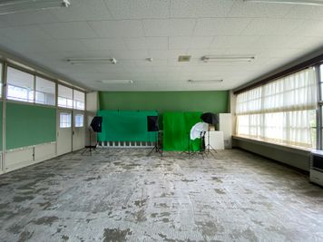 八ヶ岳コモンズ アートコモンズ（普通教室）の室内の写真