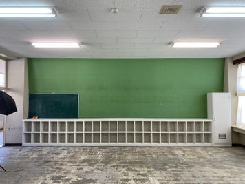 八ヶ岳コモンズ アートコモンズ（普通教室）の室内の写真