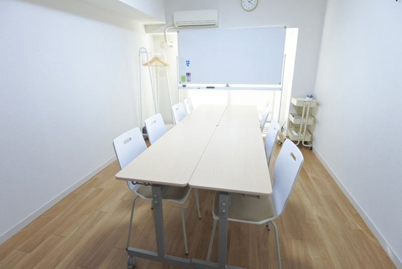 駅近完全個室の会議室！ホワイトボード/プロジェクター/モニター有 - 福岡貸し会議室　RECO天神