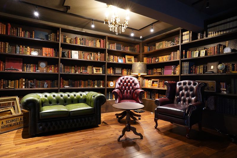 自然光◎本物のアンティークに囲まれた国内随一の書斎スタジオ - アンティーク撮影スタジオunikk【田町STUDIO】