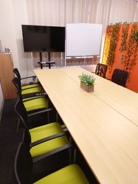 ８席+４席で12席着席可能です♪ - レンタルスペースデルタ　Rentalspace Delta レンタルスペースデルタ岡山の室内の写真