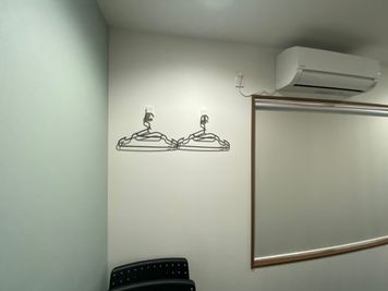 ハンガーもございます。 - レンタルスペースちとから 千歳烏山駅徒歩２分☆RoomA☆レンタルスペースちとからAの室内の写真