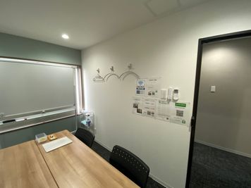 ハンガーは５つございます。 - レンタルスペースちとから 千歳烏山駅徒歩２分☆RoomA☆レンタルスペースちとからAの室内の写真