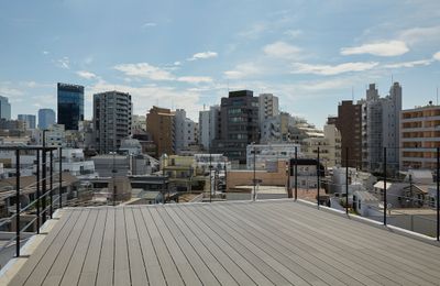 都会ビューの広々とした屋上。東向き。 - studio PLOTの室内の写真