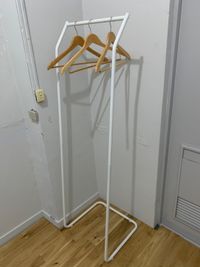 設備：更衣室内ハンガーラック - DANCE SPACE 365 新代田店 【新代田駅徒歩5分】DANCE SPACE 365ー新代田店の設備の写真