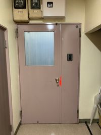 二重扉になっております。この奥にスペース入り口の扉があります。 - DANCE SPACE 365 新代田店 【新代田駅徒歩5分】DANCE SPACE 365ー新代田店の入口の写真