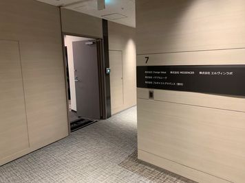 会議室・撮影・動画スタジオ 新宿本店の入口の写真