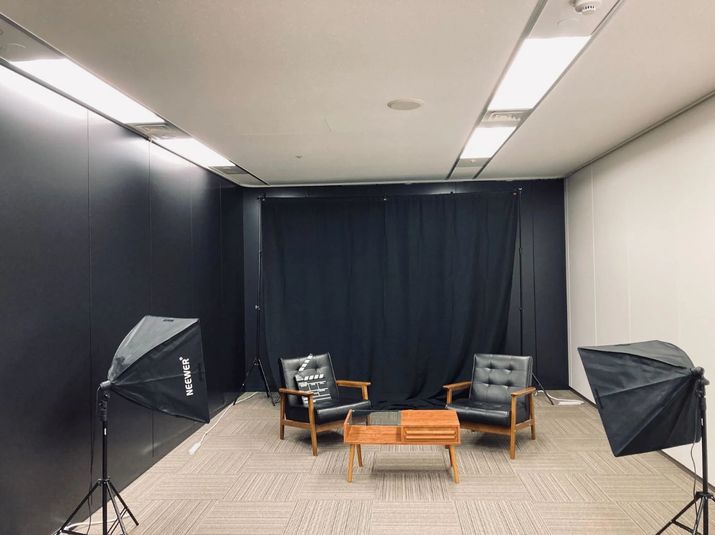 会議室・撮影・動画スタジオ 新宿本店の室内の写真