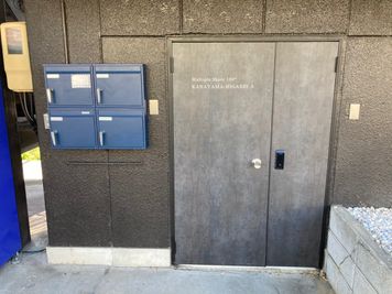 入口（要キーコード） - Multiple Share 180°金山東 コワーキングスペース（フリーアドレス）の入口の写真