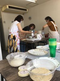 料理、菓子、お花、手芸、工芸教室、リモートワークにも!大きな明るい窓とミニキッチンがあります - 豊里フリールーム