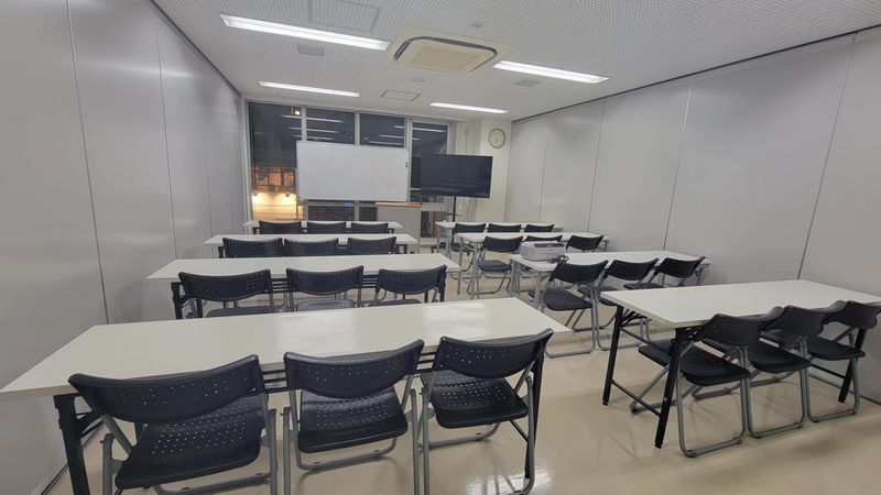 302会議室【1名～30名】（３F）30平米 - サム貸し会議室