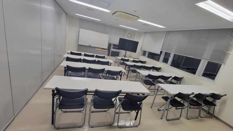 303会議室【1名～30名】（３F）30平米 - サム貸し会議室