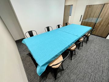 【控室内にも椅子を8脚ご用意しています】 - 【閉店】TIME SHARING 水道橋  【閉店】3Aの室内の写真
