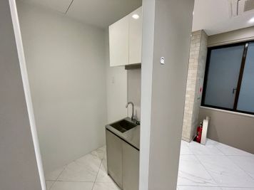【3階トイレの横には手洗い場もございます】 - 【閉店】TIME SHARING 水道橋  【閉店】3Aの室内の写真
