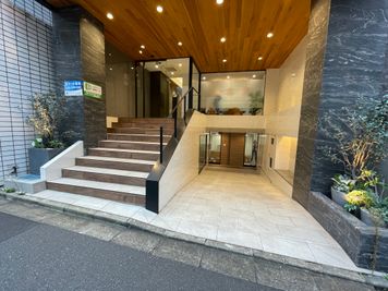 【正面入口／左側の階段から上がってガラス扉からお入りください】 - 【閉店】TIME SHARING 水道橋  【閉店】3Aの室内の写真