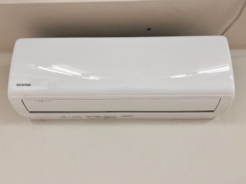 エアコン（IRIS OHYAMA）も完備しておりますので、ご自由に温度調節をしていただくことが可能です。 - スタジオキビス江坂店 ダンスができるレンタルスタジオ丨スタジオキビス江坂店の設備の写真