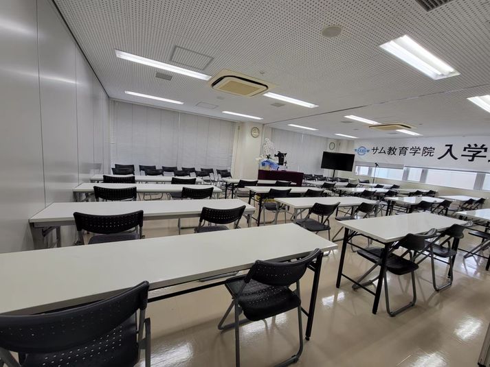 302～303中ゼミナールーム【24名～60名】（３F）60平米 - サム貸し会議室