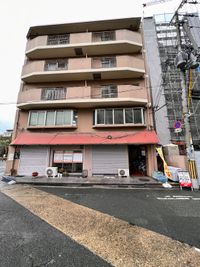 スタジオは階段を上がって2Fにあります。 - スタジオキビス江坂店 ダンスができるレンタルスタジオ丨スタジオキビス江坂店の外観の写真