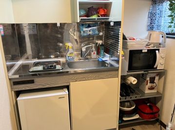 キッチンオプション（有料）
電子レンジ、電気ケトル、冷蔵庫は無料 - グリーンハイツ寿 🌿隠れ家🌿102号室✨毎日清掃✨高速WIFIの設備の写真