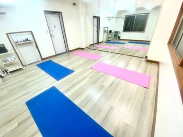 ヨガマット - ダンスができるレンタルスタジオdandandan JR三ノ宮駅歩いて1分！ダンスができるレンタルスタジオの室内の写真