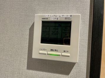 【空調設備のリモコンは廊下にあります。】 - テレワークブース蒲田 ブース01の設備の写真