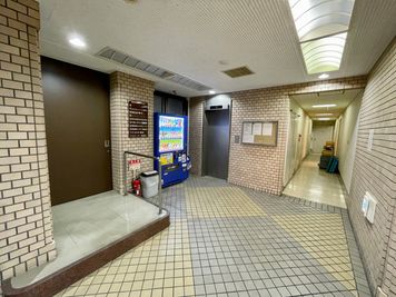 
【エントランスの突き当りを右折して、エレベーターで3階に上がります。】 - テレワークブース蒲田 ブース21のその他の写真