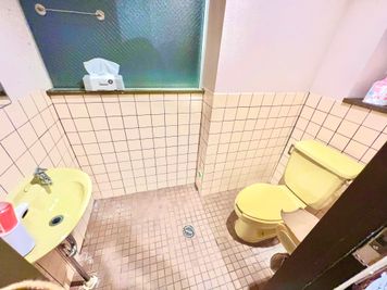 トイレ（ウォッシュレットなし） - 紅茶屋 417TEA レンタルスペース／多目的スペース／演奏練習などにもの室内の写真