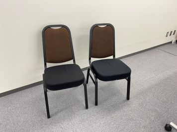 【会議室内に予備椅子6脚ございます】 - 【閉店】TIME SHARING なんば TCAビル TIME SHARING なんば TCAビル7Aの室内の写真