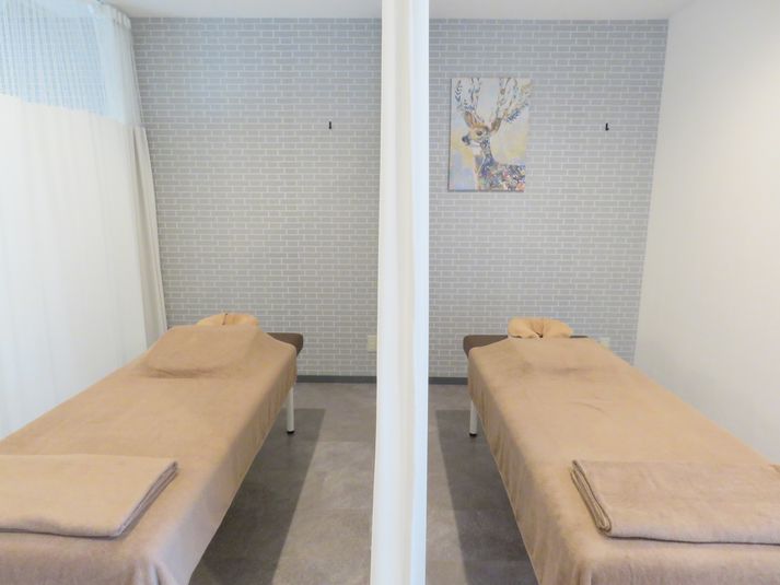 シンプルで清潔感あるベッドスペースです - 全身もみほぐしの店WACOCO 全身もみほぐしの店WACOCO【レンタル施術スペース】の室内の写真