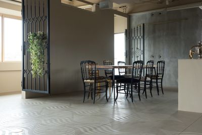 本物のアンティークチェアでタイムトリップした気分に。 - Sophia(ソフィア) 京都から25分のハイセンスなレンタルスペースの室内の写真