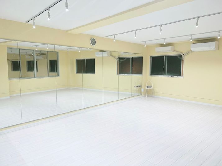 綺麗でかわいいスタジオ！ - STUDIO 1BROOD(エインブロード西中島南方校) ダンススタジオ・ダンススクールの室内の写真