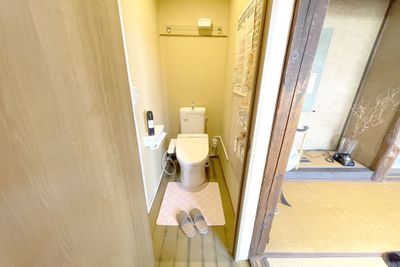 2号室側にウォシュレットトイレ設置しております。 - 昭和レトロなレンタルスペース『昭和SPACE』 昭和ＳＰＡＣＥ1号室2号室の設備の写真