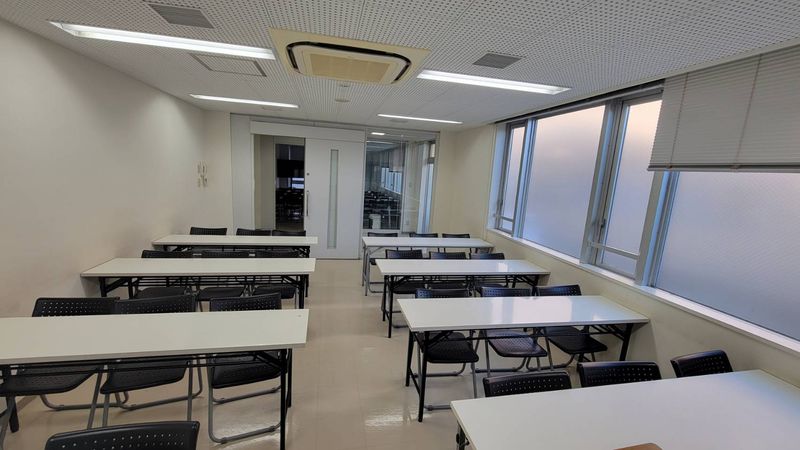 205会議室【1名～24名】（２F）30平米 - サム貸し会議室