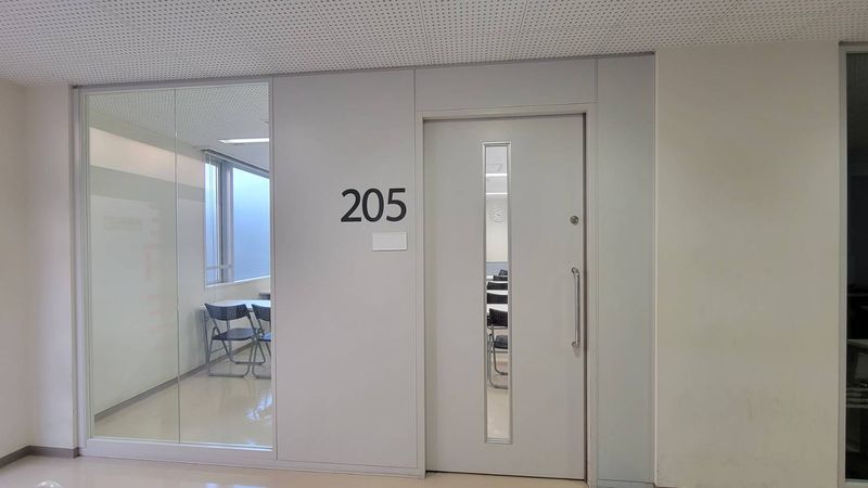 205会議室【1名～24名】（２F）30平米 - サム貸し会議室