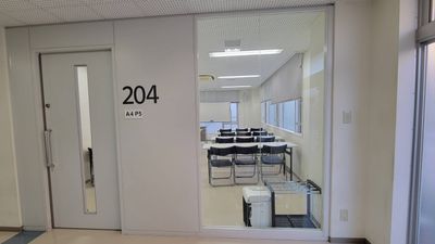 サム貸し会議室 204会議室【1名～24名】（２F）30平米の室内の写真