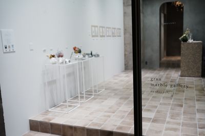 marble gallery 天高３.7メートルの洗練されたアートギャラリーの外観の写真