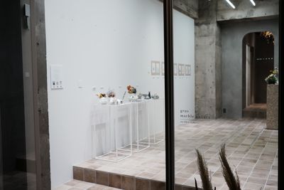 marble gallery 天高３.7メートルの洗練されたアートギャラリーの外観の写真