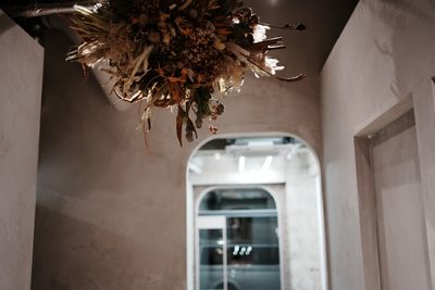 marble gallery 天高３.7メートルの洗練されたアートギャラリーの室内の写真