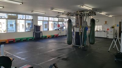 40坪の広々スペース、レッスンや教室など少人数から大人数まで利用可能 - ライオットジム　キックボクシング＆フィットネスジム