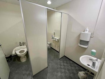【2階女性トイレ（個室×2）】 - TIME SHARING 渋谷神南 ブースAの設備の写真