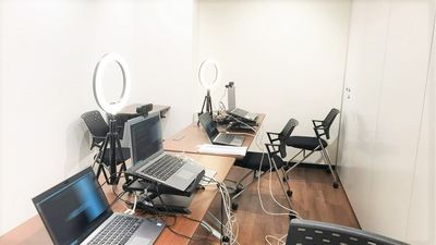 オンライン配信としてもご利用いただけます。 - レンタルスペース＆撮影・配信スタジオ　LiLeaS（ライラス） RoomC | 会議・研修で使えるスペース。撮影・配信にもの室内の写真