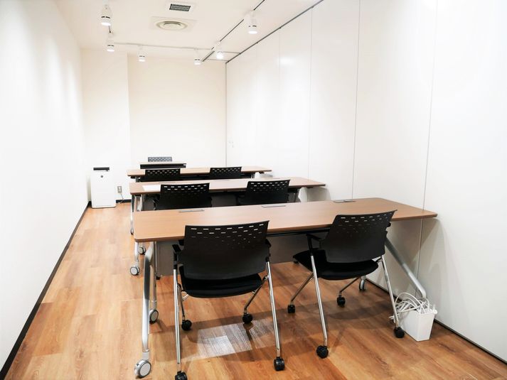 RoomC | 会議・研修で使えるスペース。撮影・配信にも - レンタルスペース＆撮影・配信スタジオ　LiLeaS（ライラス）