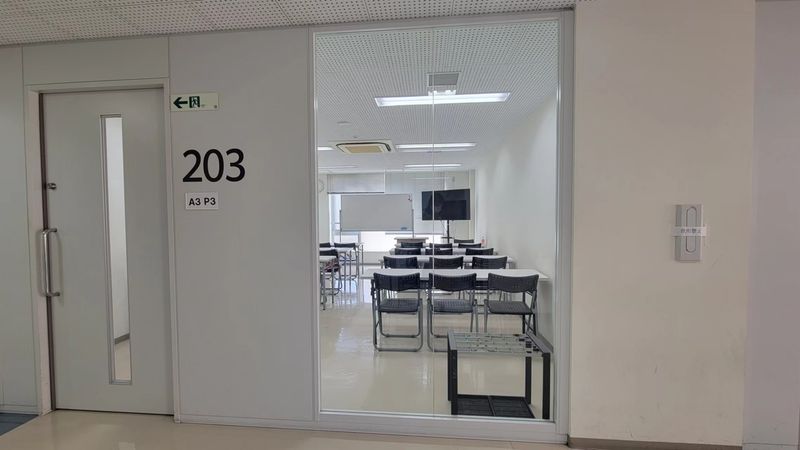 203会議室【1名～24名】（２F）30平米 - サム貸し会議室