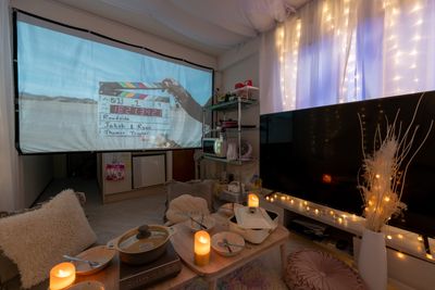 プロジェクターの使い方が不安な方も安心🎵６５インチTVもございます😊 - 💖マイルーム💖 💖Lucca（ルッカ）💖の室内の写真