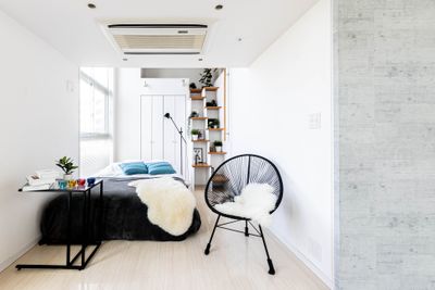 窓から自然光が豊富に入り起床シーンの撮影にも最適
※撮影向けベッドセットあり（有料） - SHINJUKU#2 | シンジュク#2 LAG SPACEの室内の写真