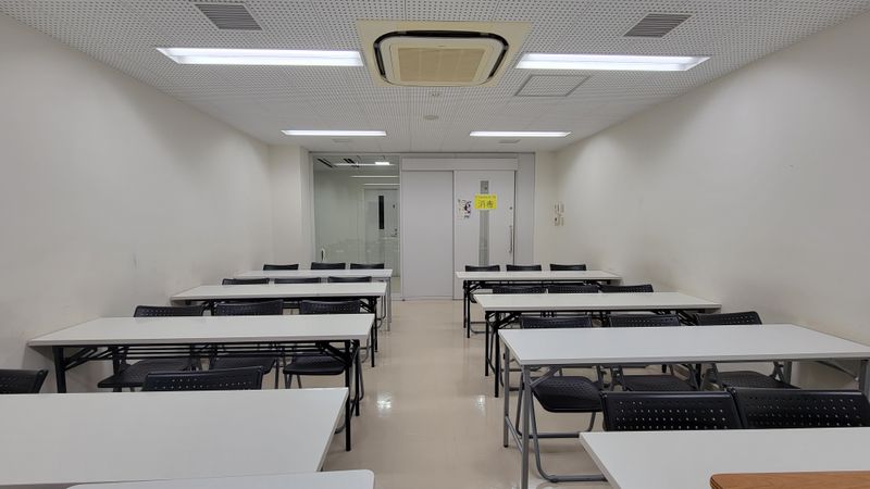 202会議室【1名～24名】（２F）30平米 - サム貸し会議室