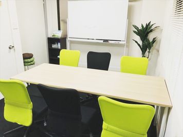 Meguro１組 貸し会議室の室内の写真