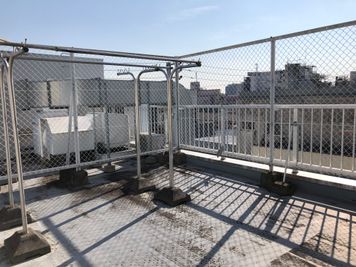 屋上の写真です！(喫煙可) - 〈ホワイトマンション〉屋上🏢完全個室✨Wi-Fi📶撮影📷 〈ホワイトビル〉屋上🏢完全個室✨Wi-Fi📶撮影📷料理🍳の室内の写真