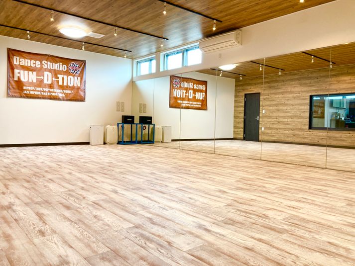 最大人数15名のミニスタ
9mx5.5m - ダンススタジオ　ファンデーション茂原 ミニスタの室内の写真